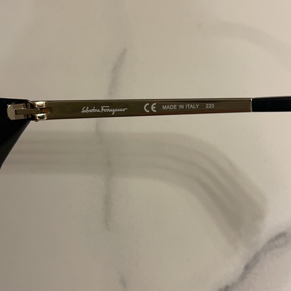 Salvatore Ferragamo Sunglasses - Picture 4 of 5